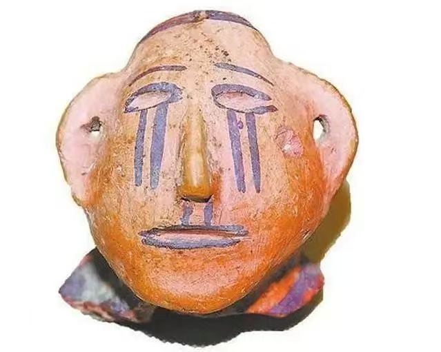哭泣纹人头形彩陶器盖